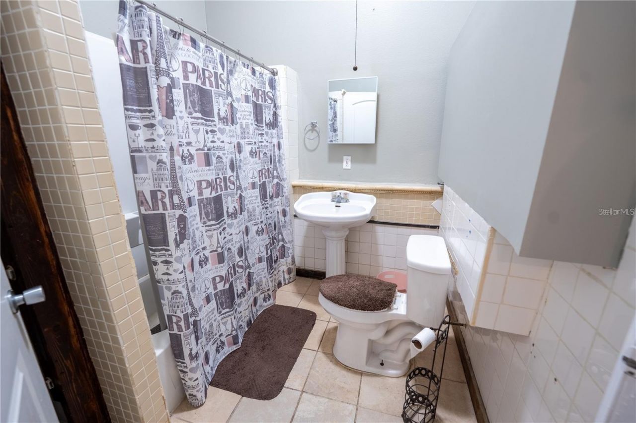 535 W Division Street, Deland, FL 32720 Photo