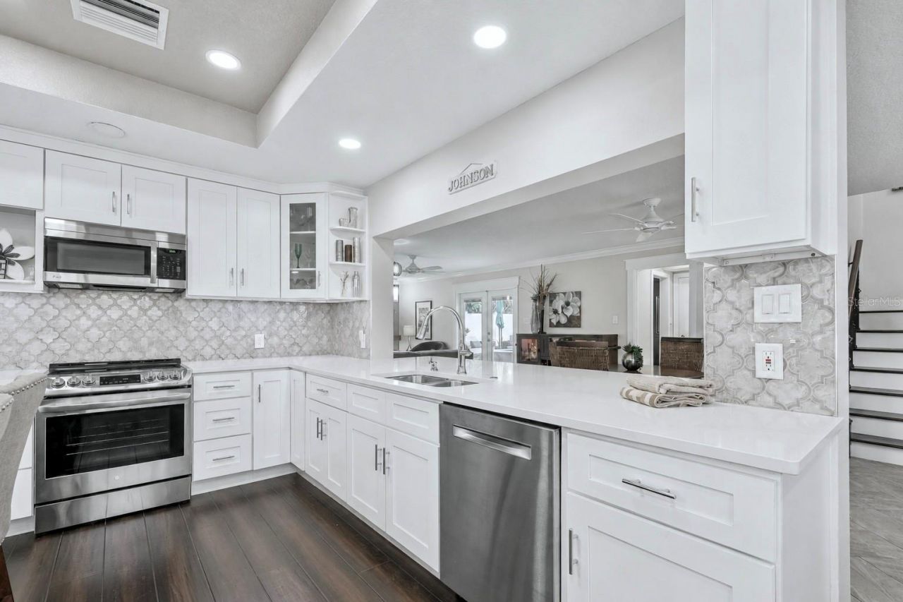 427 Villagrande Avenue S, Saint Petersburg, FL 33707 Photo