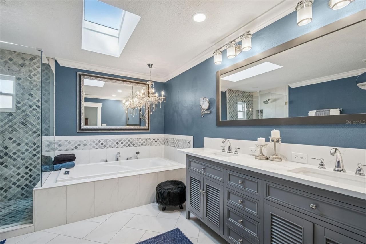 427 Villagrande Avenue S, Saint Petersburg, FL 33707 Photo