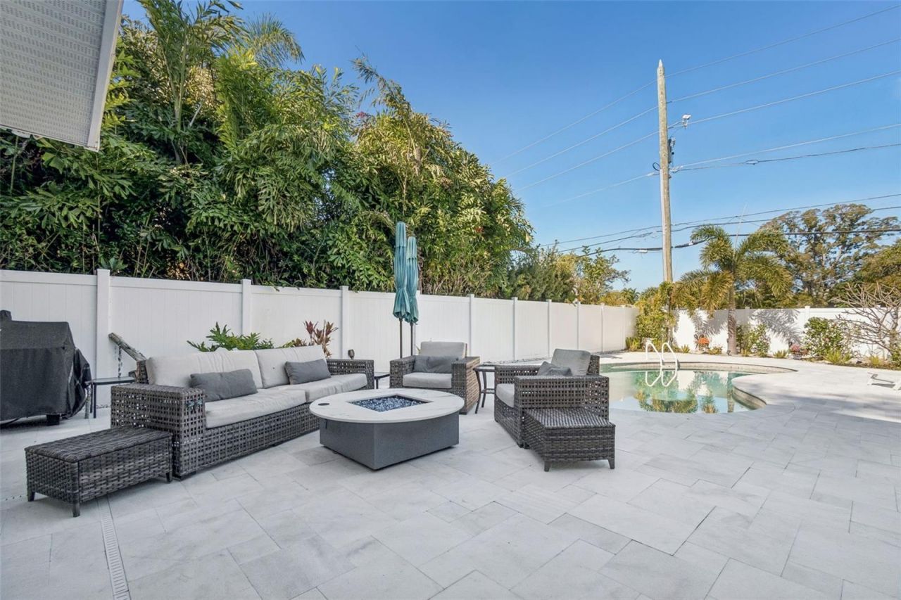 427 Villagrande Avenue S, Saint Petersburg, FL 33707 Photo