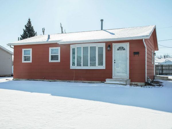 1615 Oakwood Drive, Waterloo, IA 50703