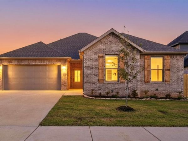 7004 Basswood Avenue , Bentonville, AR 72713