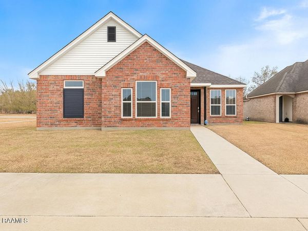 408 Wisteria Bend Circle, Carencro, LA 70520