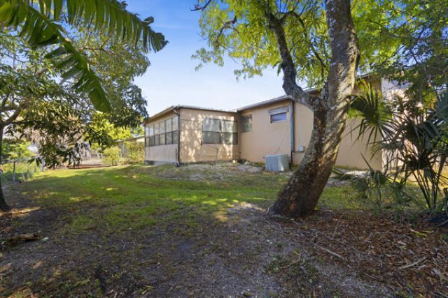 110 SW 12th Avenue, South Bay, FL 33493 Photo