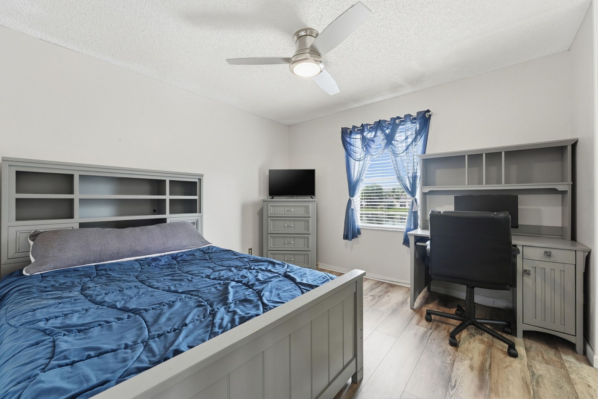 2805 Foxhall Drive E, West Palm Beach, FL 33417 Photo