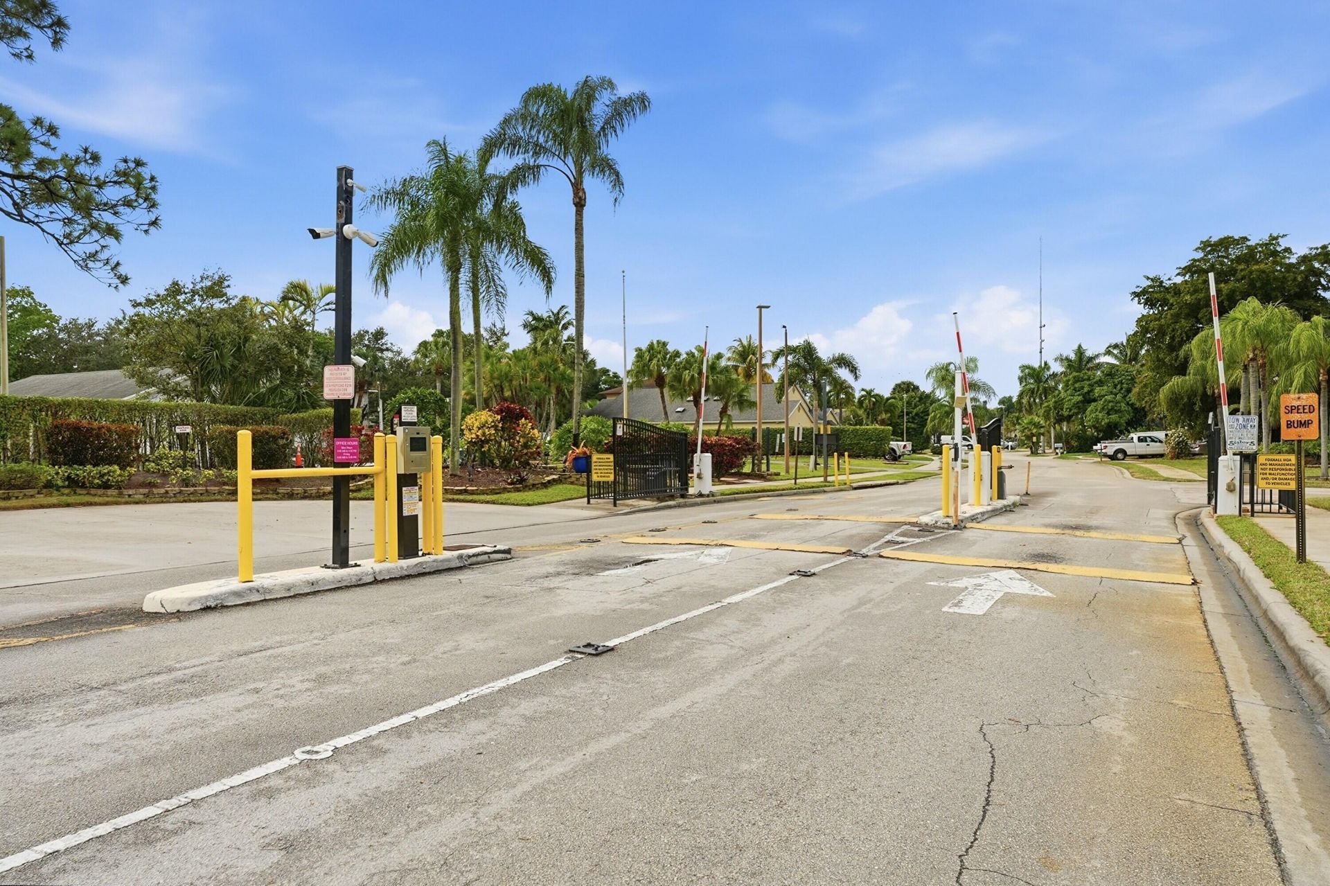 2805 Foxhall Drive E, West Palm Beach, FL 33417 Photo