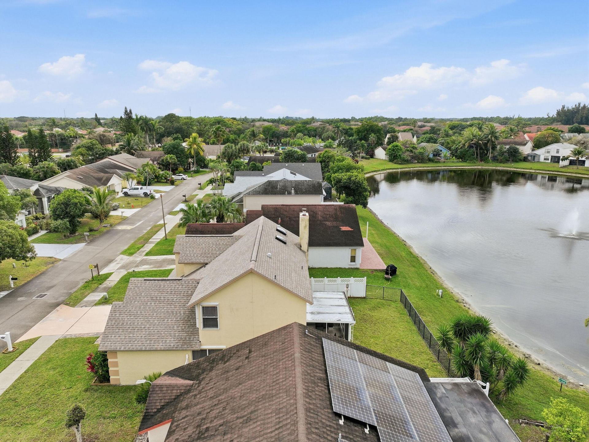 2805 Foxhall Drive E, West Palm Beach, FL 33417 Photo