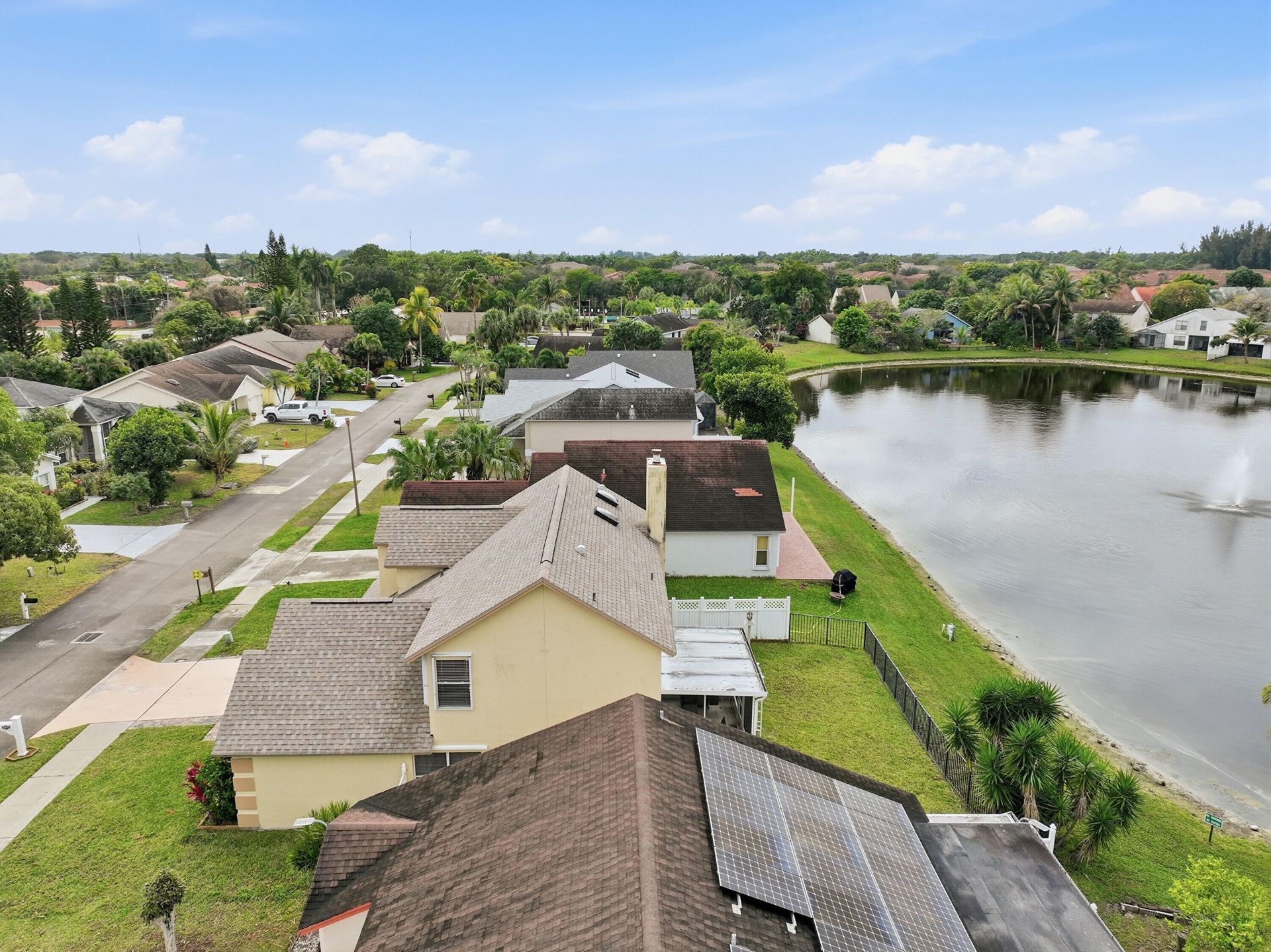 2805 Foxhall Drive E, West Palm Beach, FL 33417 Photo