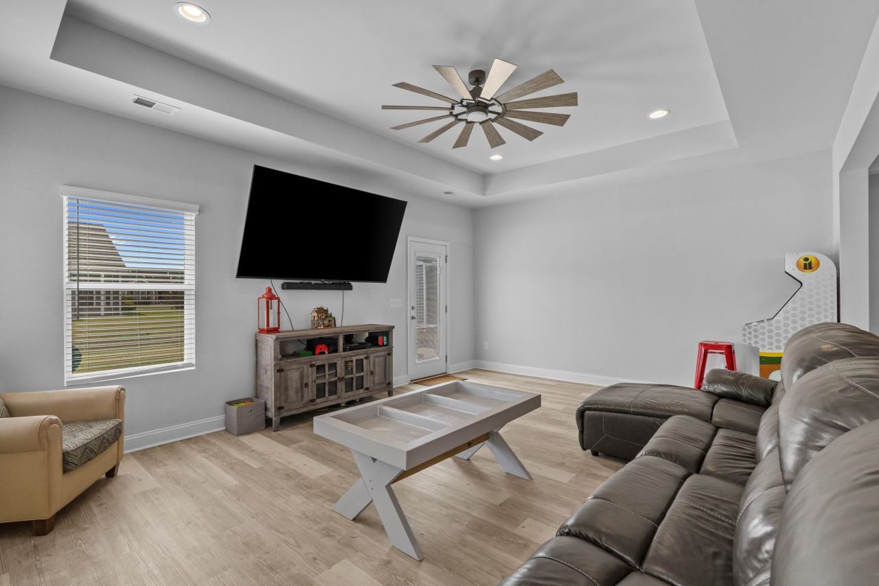 2064 Hazlette Loop Photo 16