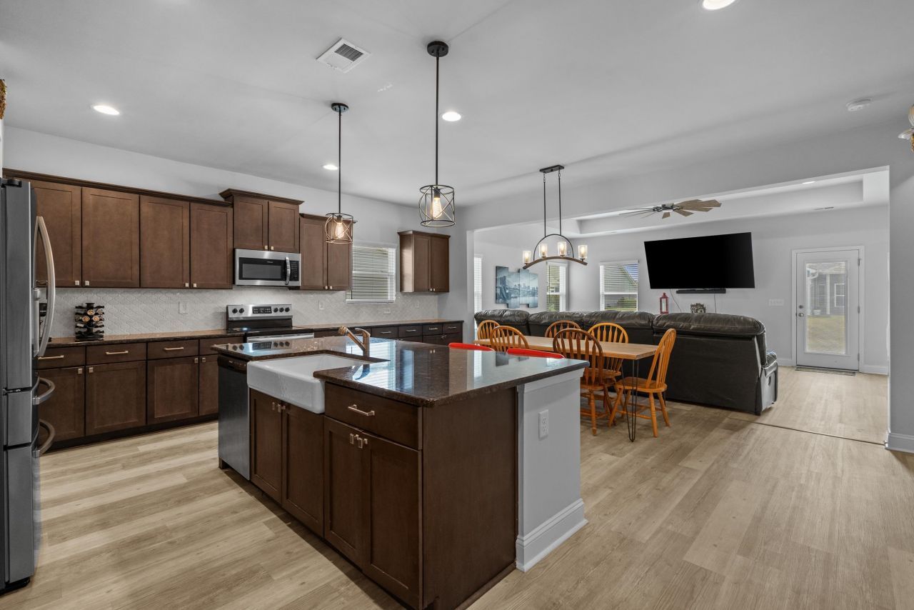 2064 Hazlette Loop Photo 9