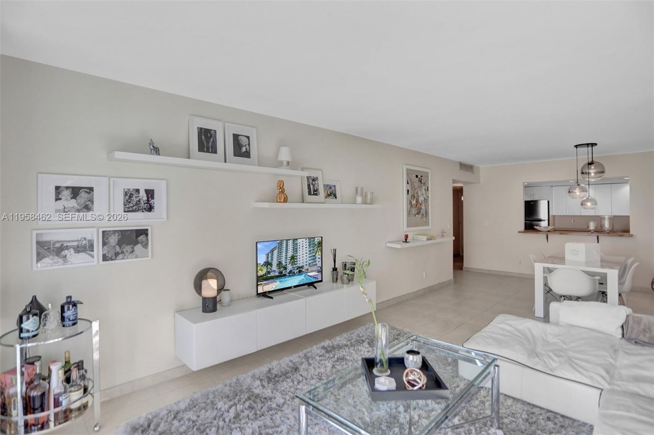 19390 Collins Ave, Unit 302A, Sunny Isles Beach, FL 33160 Photo