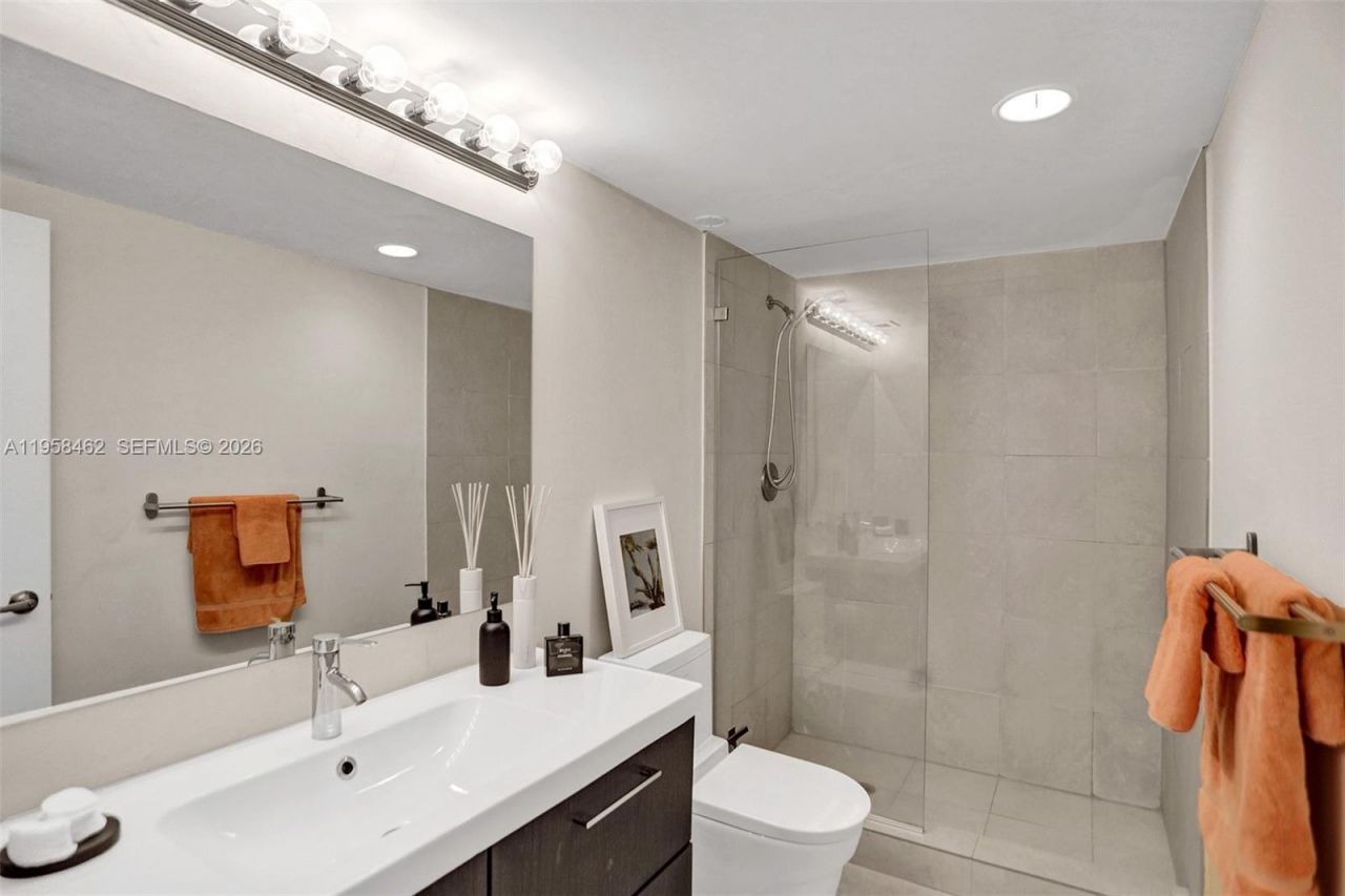 19390 Collins Ave, Unit 302A, Sunny Isles Beach, FL 33160 Photo