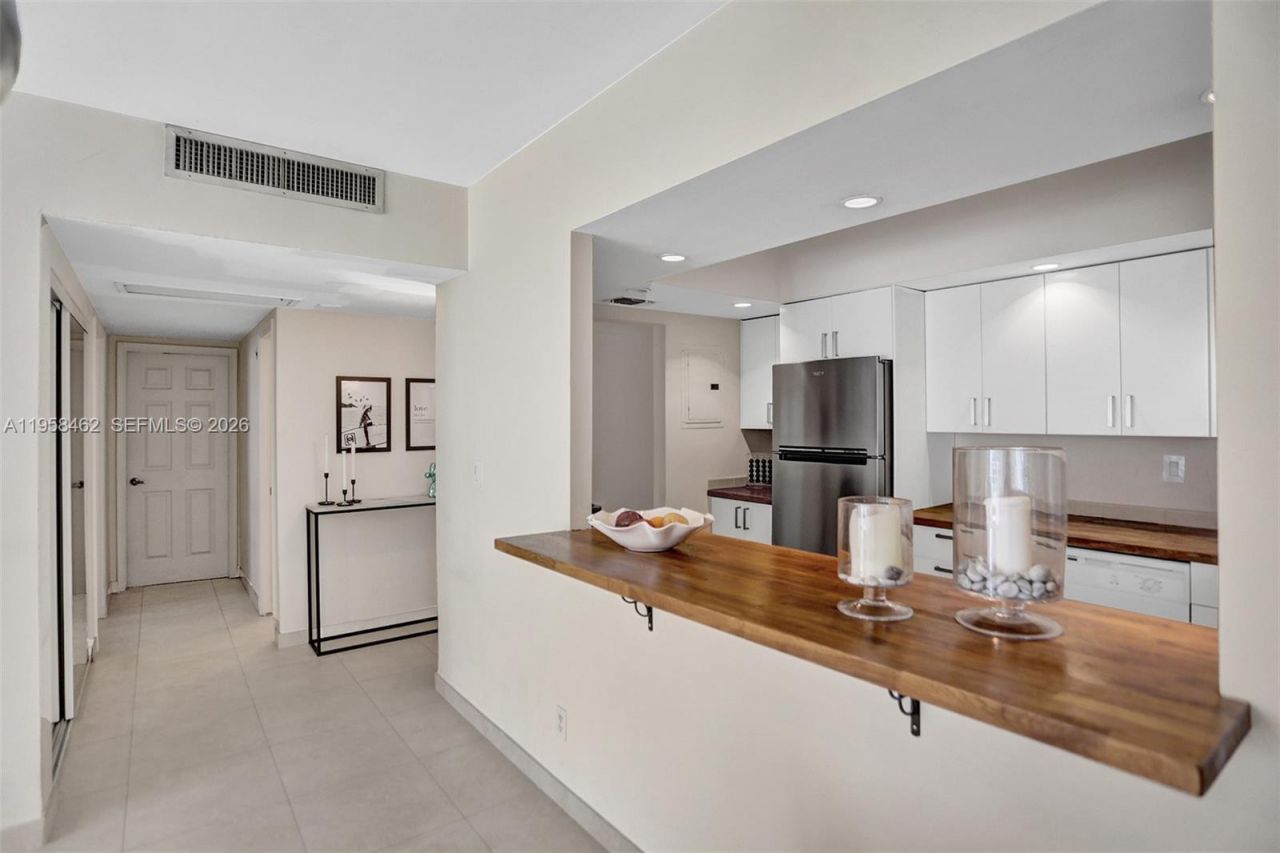 19390 Collins Ave, Unit 302A, Sunny Isles Beach, FL 33160 Photo