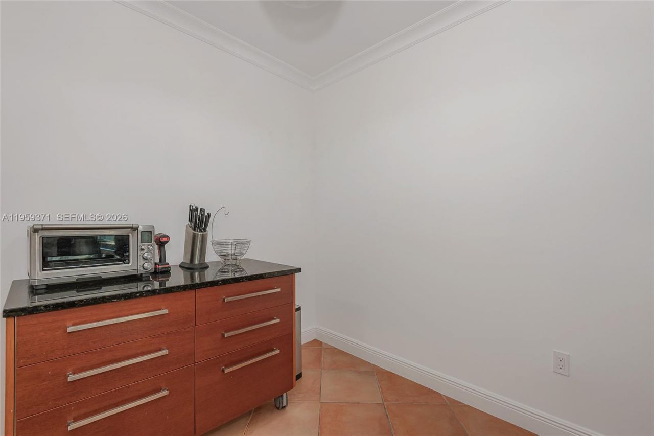 1850 S Ocean Dr, Unit 408, Hallandale Beach, FL 33009 Photo