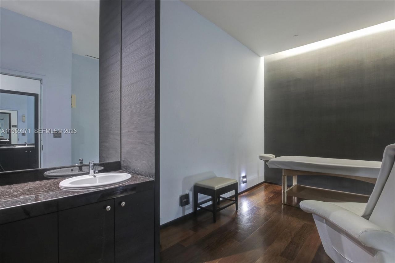 1850 S Ocean Dr, Unit 408, Hallandale Beach, FL 33009 Photo