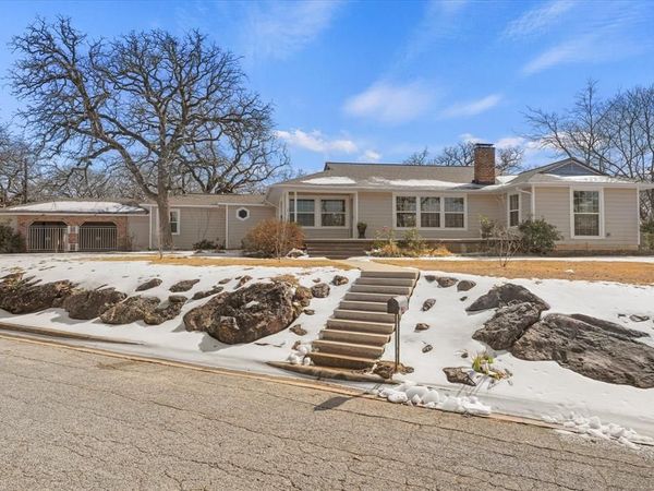 425 Oakhill Drive, Denton, TX 76201