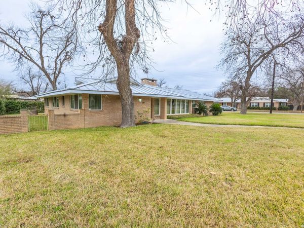 757 High St, Uvalde, TX 78801