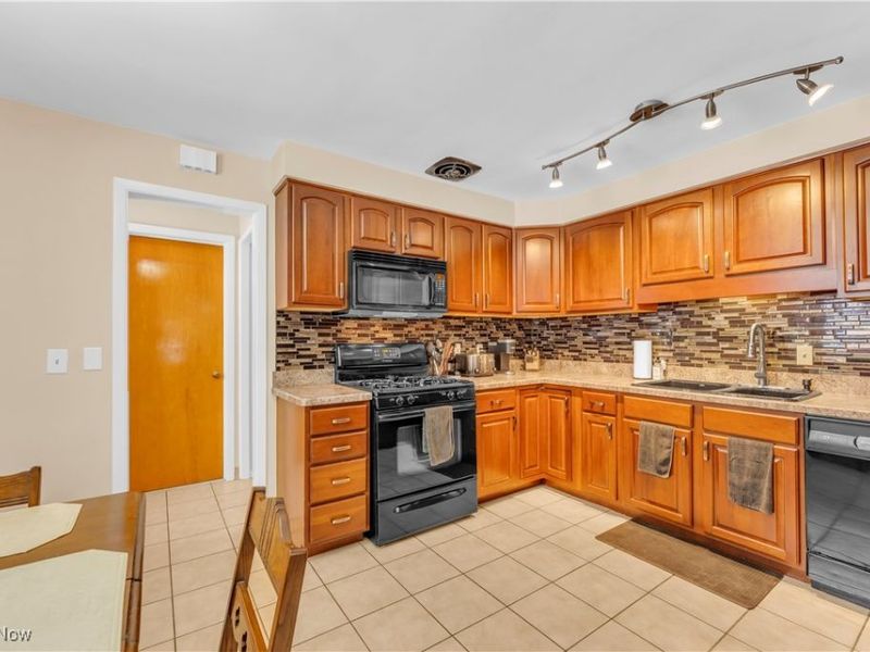 8556 Brecksville Road, Brecksville, OH 44141 Photo 10