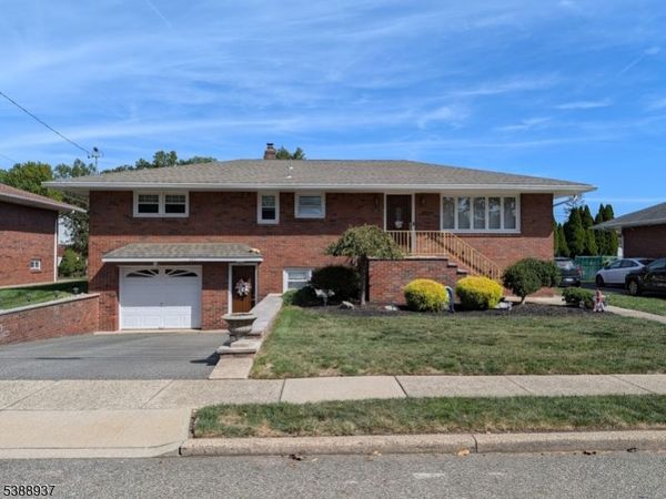 302 Lincoln Ave, Totowa, NJ 07512