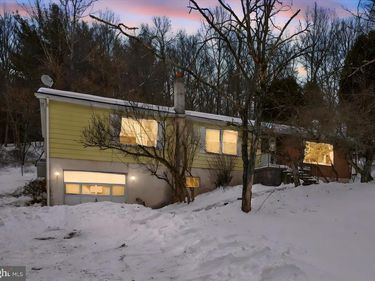 283 PLEASANT VALLEY ROAD, NEW RINGGOLD, PA 17960