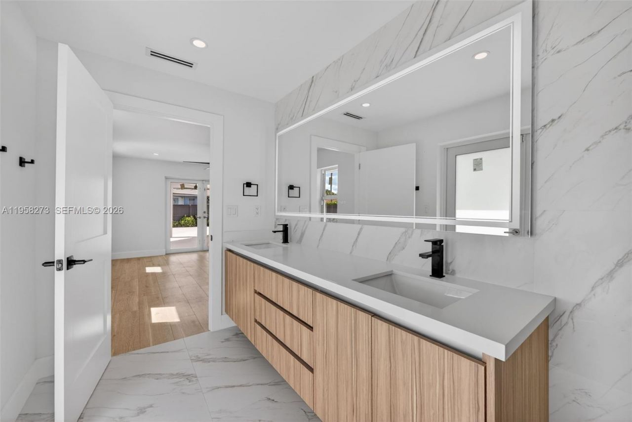 10380 SW 56th Ter, Miami, FL 33173 Photo