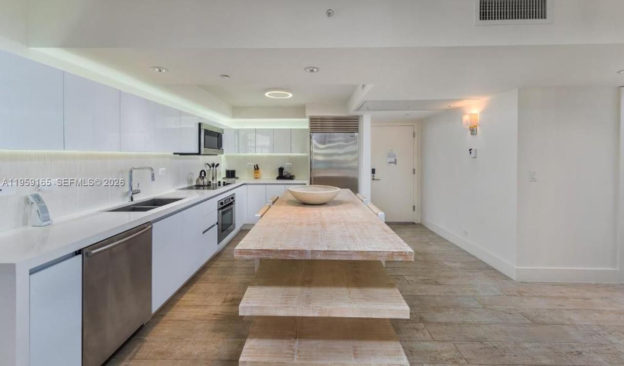 102 24th St, Unit 1007, Miami Beach, FL 33139 Photo
