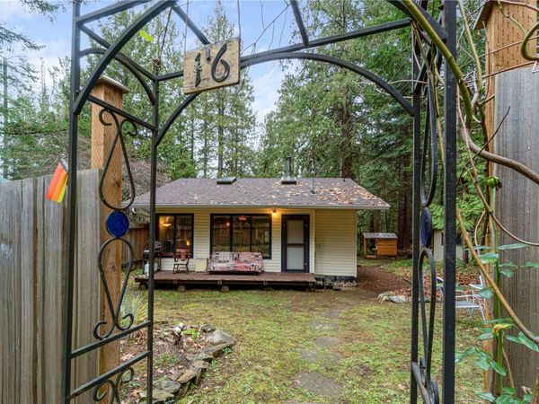 16 Treasure Trail, Protection Island, BC V9R 6R1