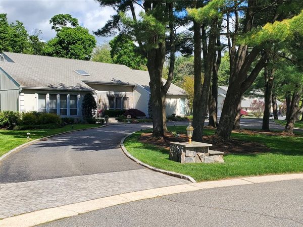 7 Albertson Lane, Old Westbury, NY 11568