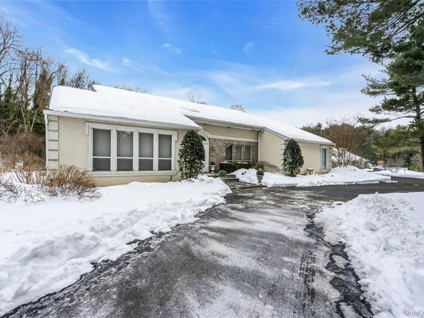 7 Albertson Lane, Old Westbury, NY 11568