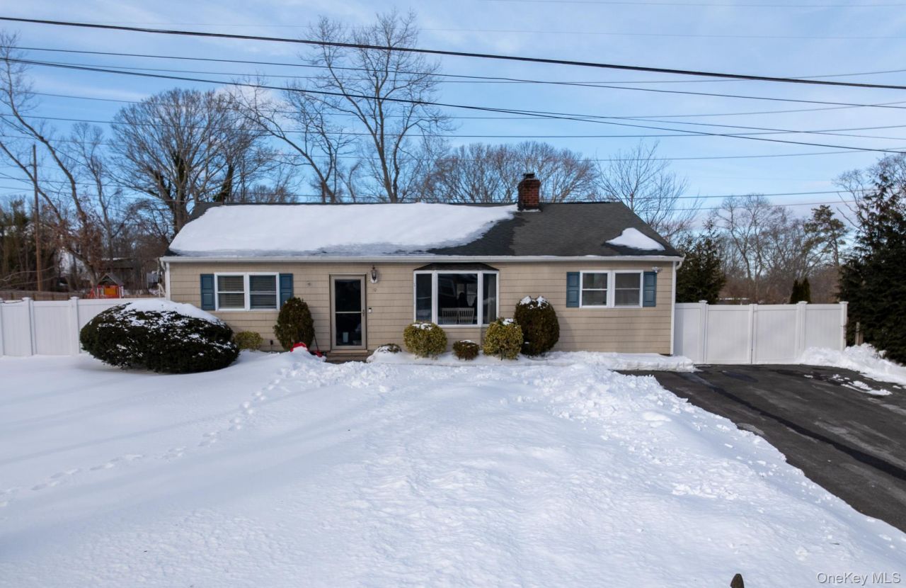 19 Larch Road, Rocky Point, NY 11778 Main Photo