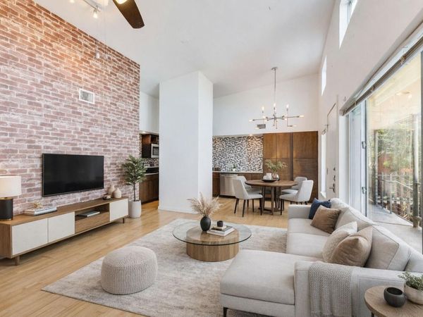 2200 Dickson DR, Unit 217, Austin, TX 78704