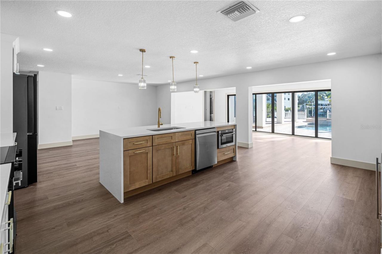 567 Baywood Drive S, Dunedin, FL 34698 Photo