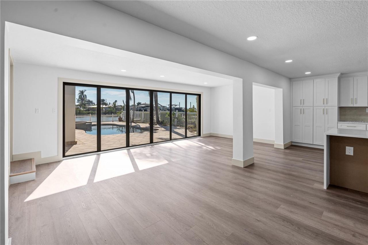 567 Baywood Drive S, Dunedin, FL 34698 Photo