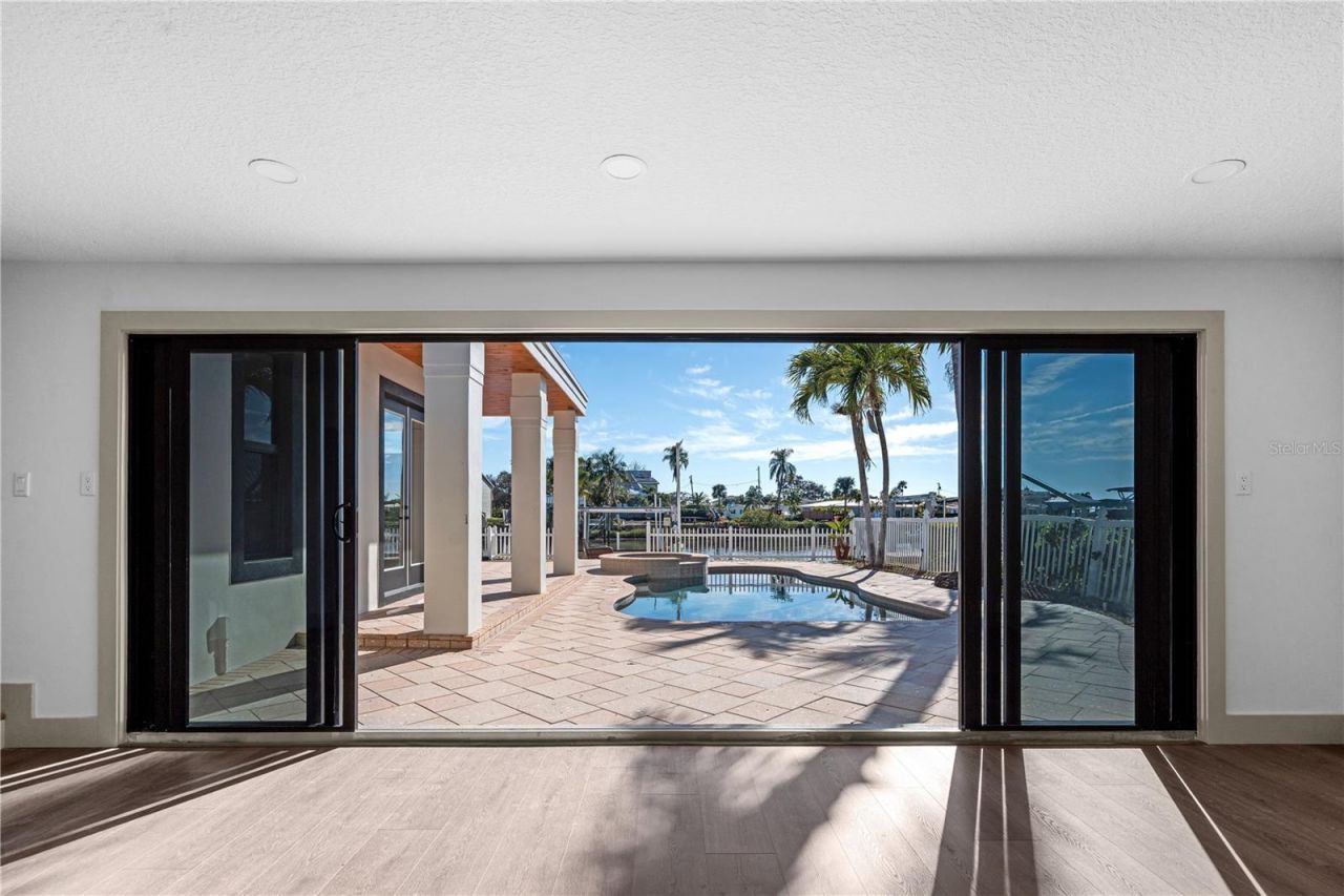 567 Baywood Drive S, Dunedin, FL 34698 Photo