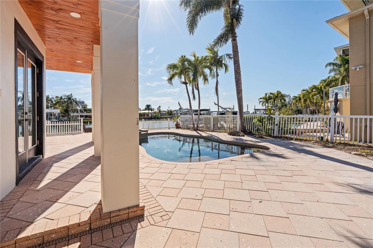 567 Baywood Drive S, Dunedin, FL 34698 Photo