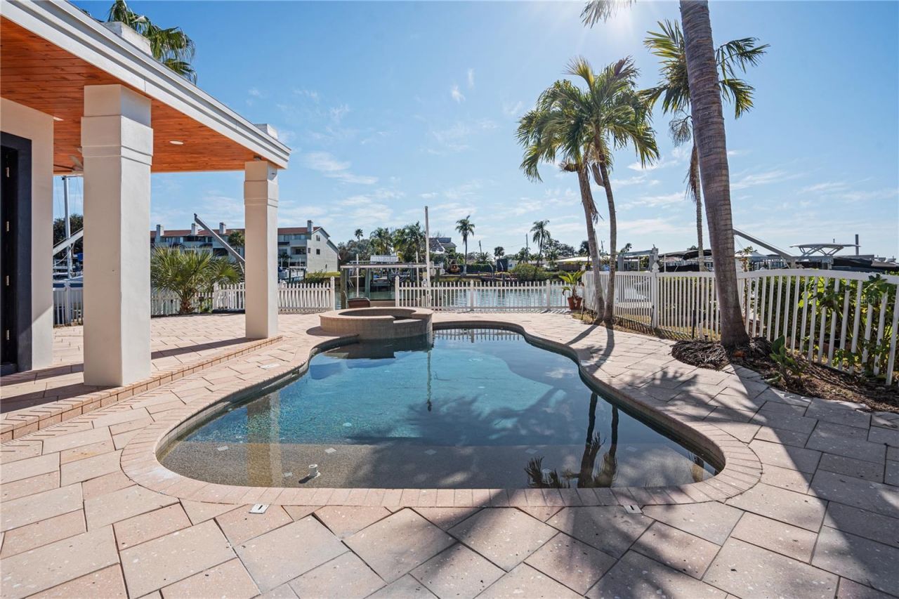 567 Baywood Drive S, Dunedin, FL 34698 Photo