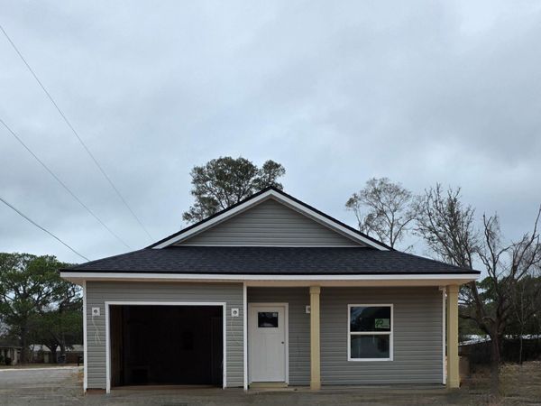 1001 BREMEN Avenue, Pensacola, FL 32507