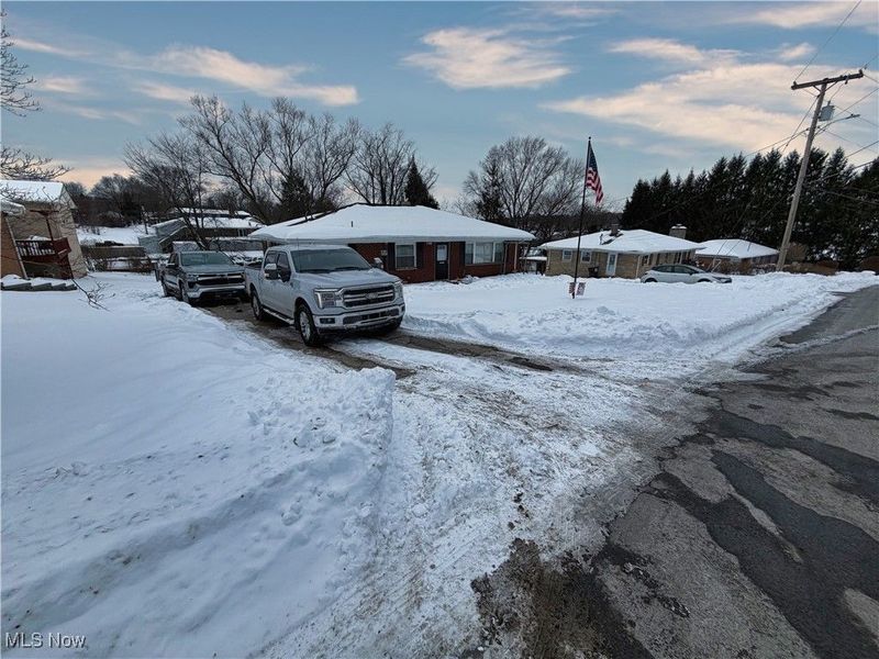 49221 S Meadowbrook Circle, East Liverpool, OH 43920 Photo 2