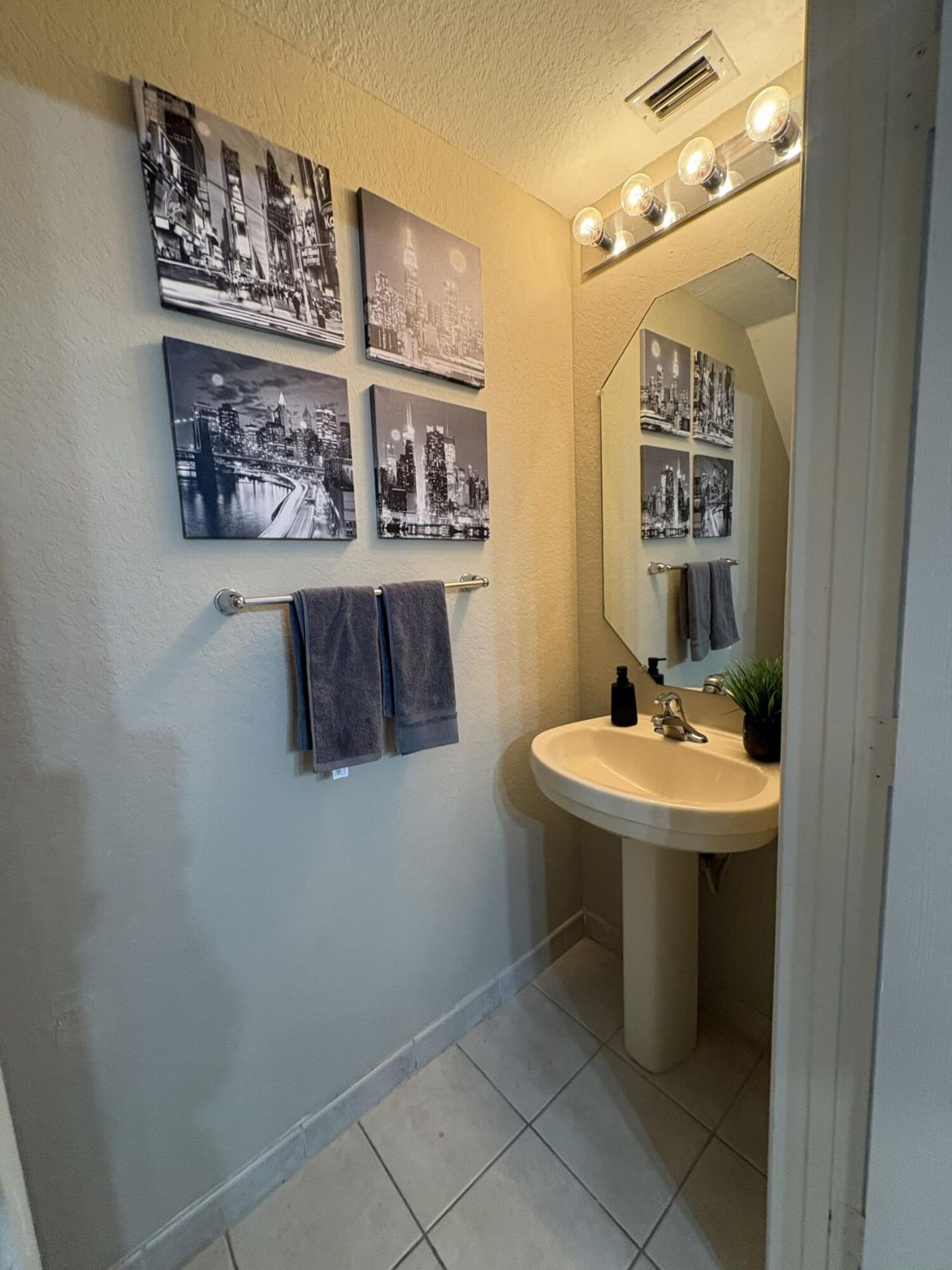 1966 Alamanda Way, Riviera Beach, FL 33404 Photo