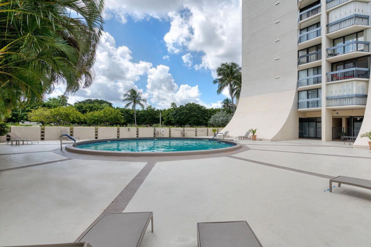 2400 Presidential Way, Unit 1506, West Palm Beach, FL 33401 Photo