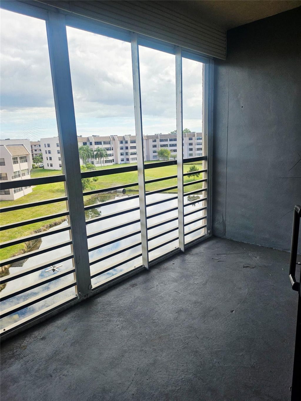 10433 Sunrise Lakes Boulevard, Unit 406, Sunrise, FL 33322 Photo