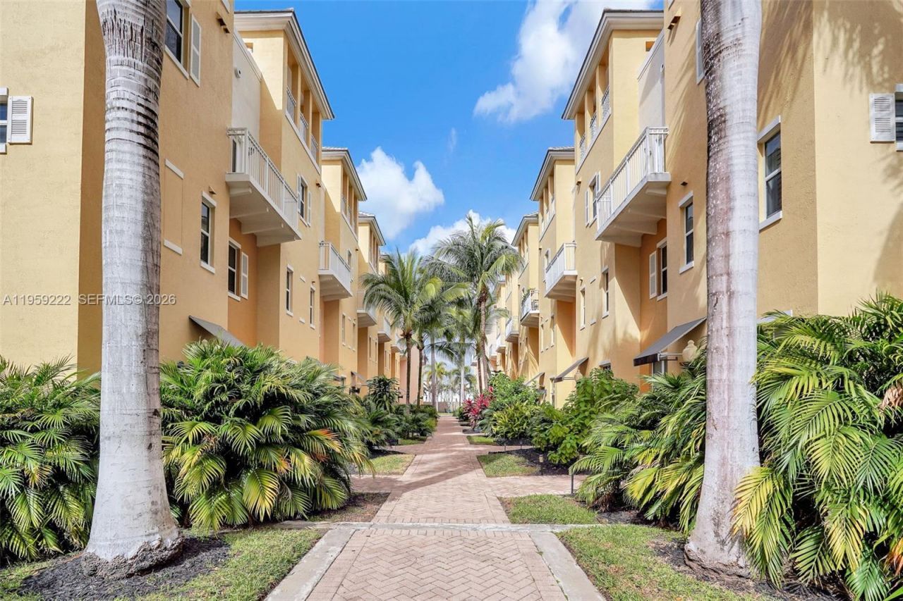 2318 Vintage Dr, Unit 2318, Lighthouse Point, FL 33064 Photo