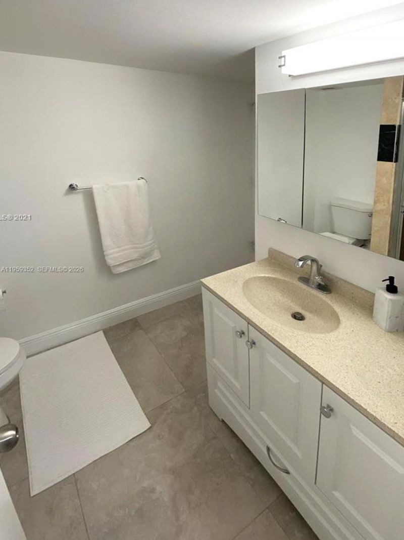 5701 Collins Ave , Unit 1705, Miami Beach, FL 33140 Photo