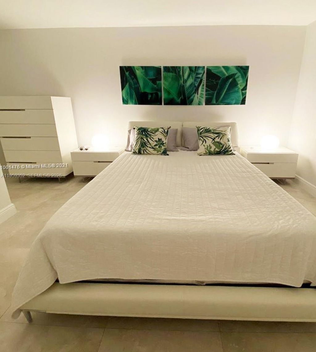 5701 Collins Ave , Unit 1705, Miami Beach, FL 33140 Photo