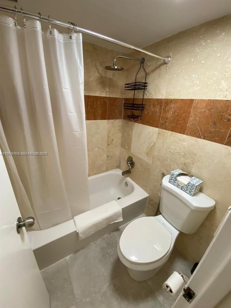 5701 Collins Ave , Unit 1705, Miami Beach, FL 33140 Photo