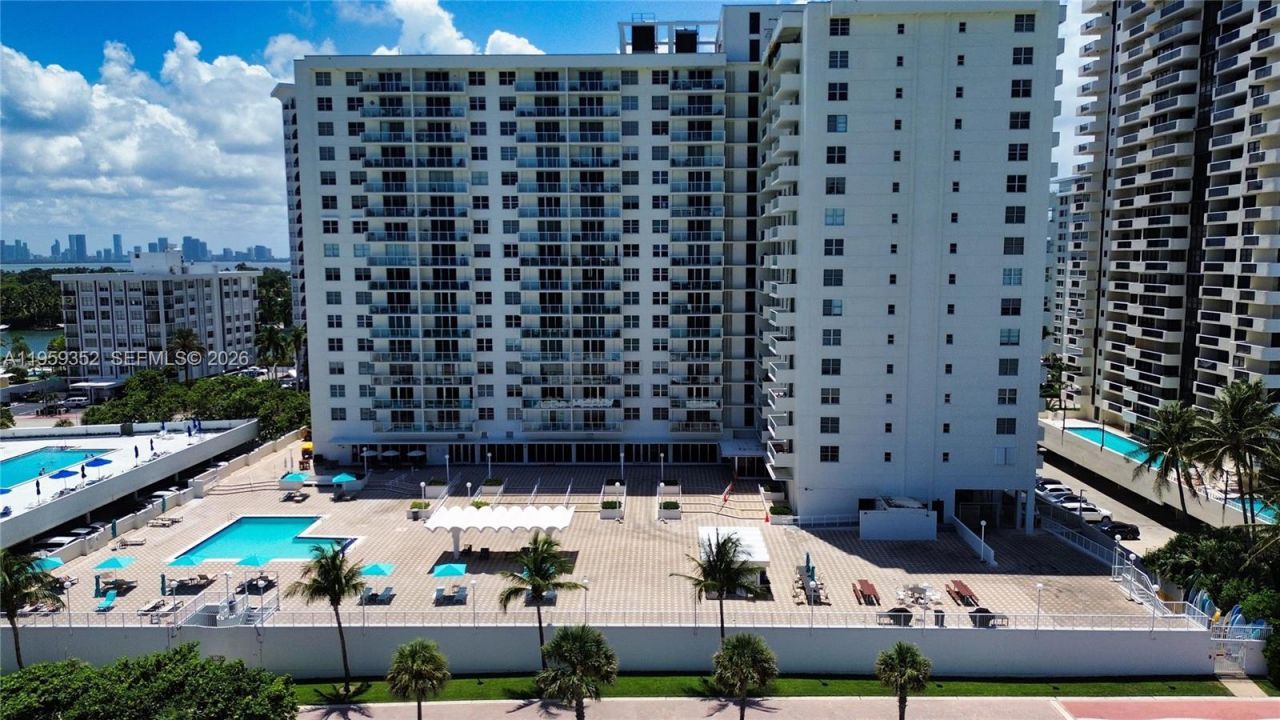5701 Collins Ave , Unit 1705, Miami Beach, FL 33140 Photo