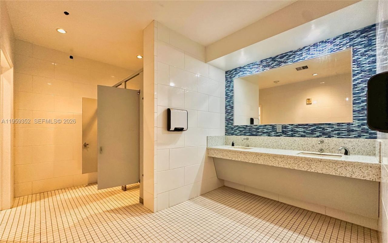 5701 Collins Ave , Unit 1705, Miami Beach, FL 33140 Photo