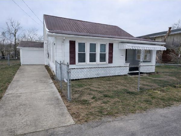446 Kane St., Milton, WV 25541
