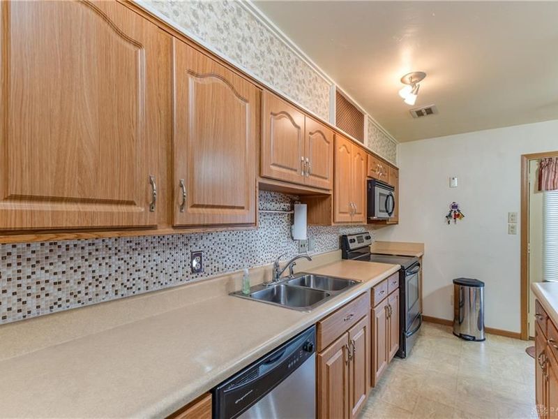 208 Shaw Road, Englewood, OH 45322 Photo 6