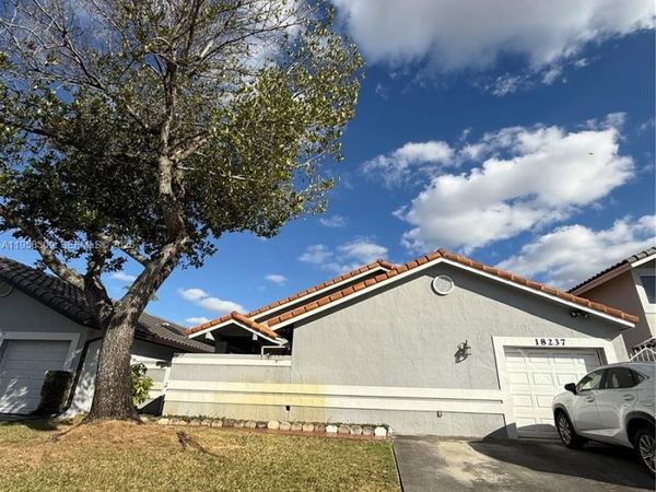 18237 NW 61st Pl, Hialeah, FL 33015